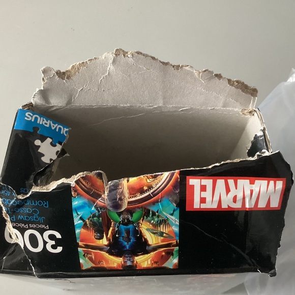 3000pc Puzzle- missing 8pcs - Picture 4 of 4